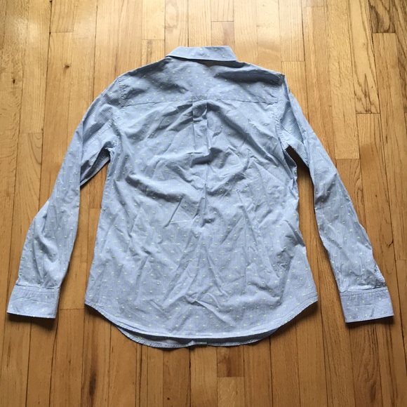 Gap Button Down Top. Size Medium. - Picture 3 of 4